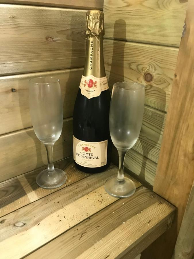 Hot Tub Hide Away Near Alton Towers Staffordshire Ξενοδοχείο Cheddleton Εξωτερικό φωτογραφία