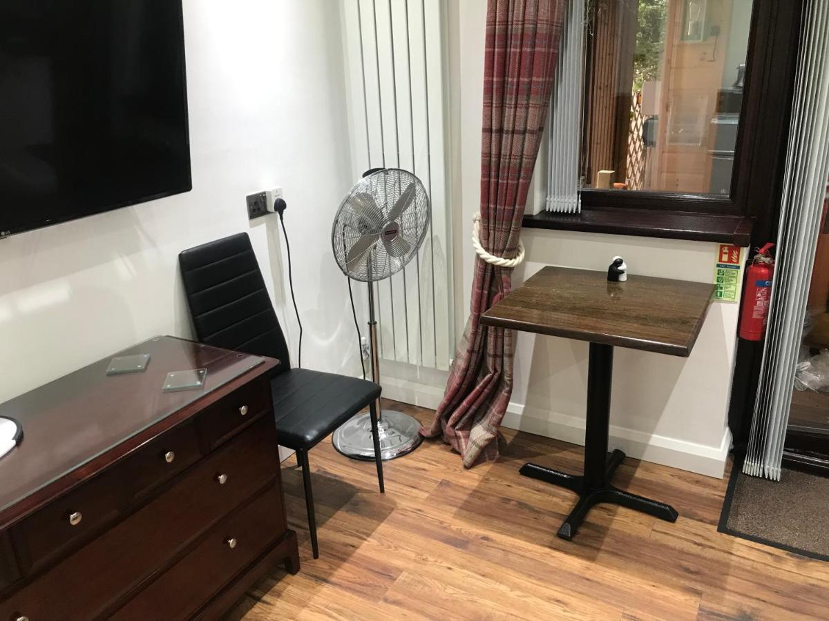 Hot Tub Hide Away Near Alton Towers Staffordshire Ξενοδοχείο Cheddleton Εξωτερικό φωτογραφία